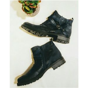 NWOT Earth Brand Navy Ankle Boots Size 11